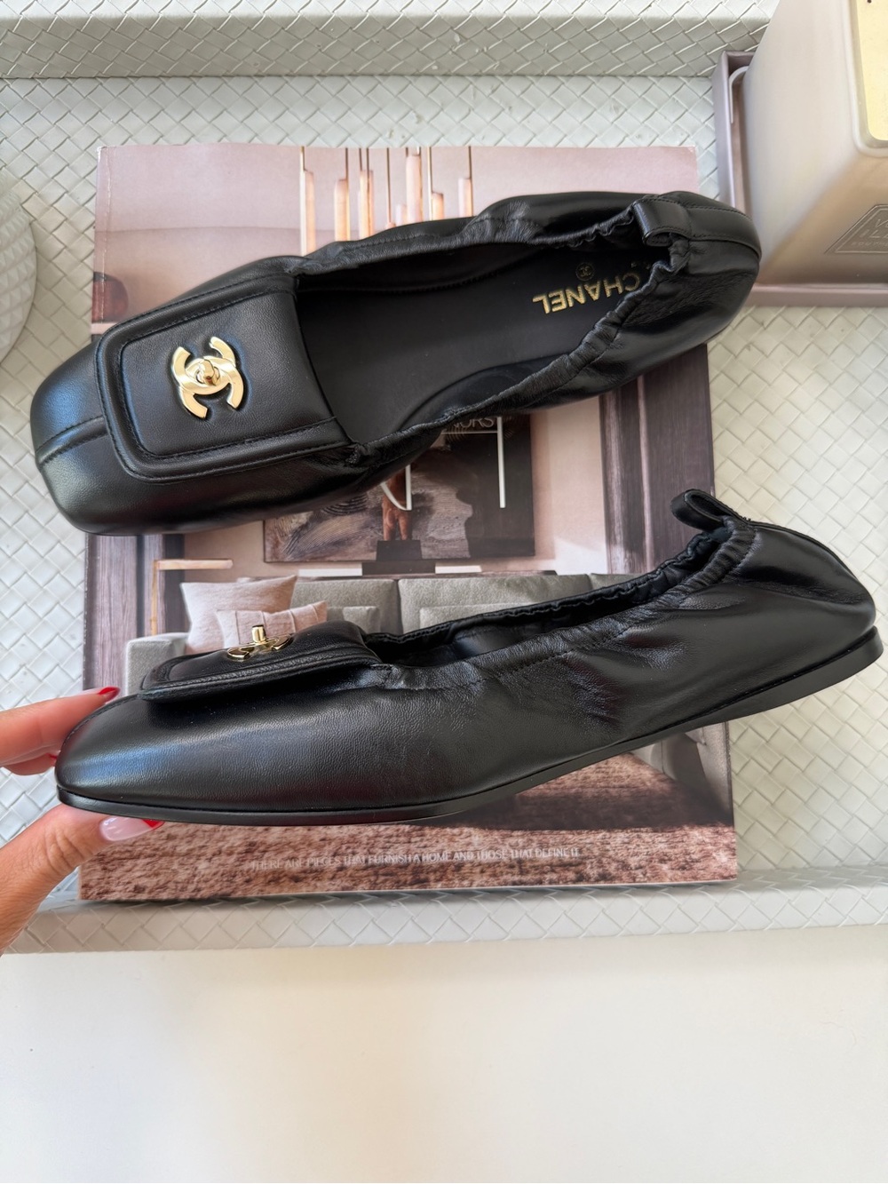 Chanel Blazy Black Lambskin Square Toe CC Logo Turn-lock Crunchy Ballet Flats - Picture 7 of 16